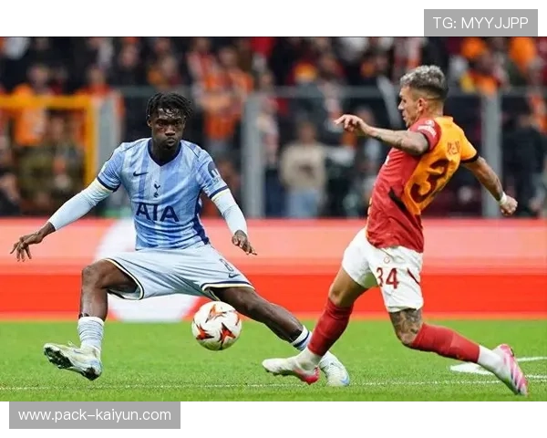 加拉塔萨雷2-1逆转圣吉罗斯，奥斯梅恩连续八场破门