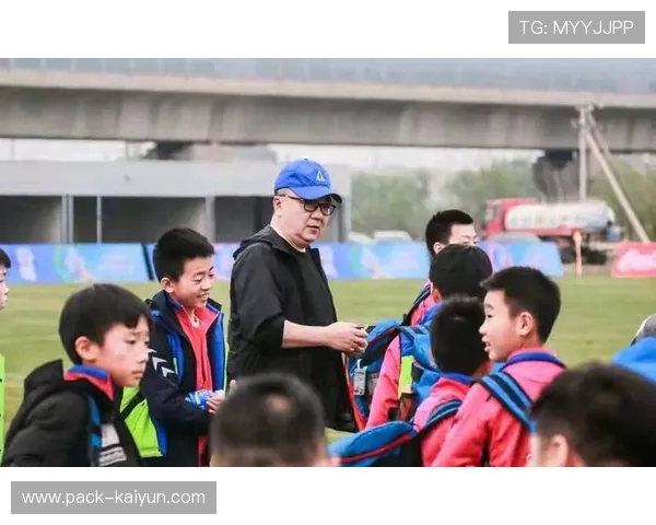 “中国足球小将”发起人董路与多位媒体人及退役球员论战青训模式